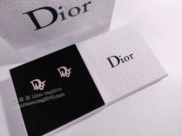 Dior飾品 迪奧經典熱銷款字母簡約耳釘  zgd1097